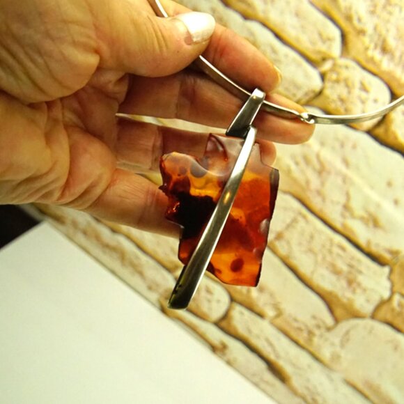 Modernist Freeform Amber Pendant With 925 Sterling Silver Omega Wire - Rare Gift - Picture 8 of 16